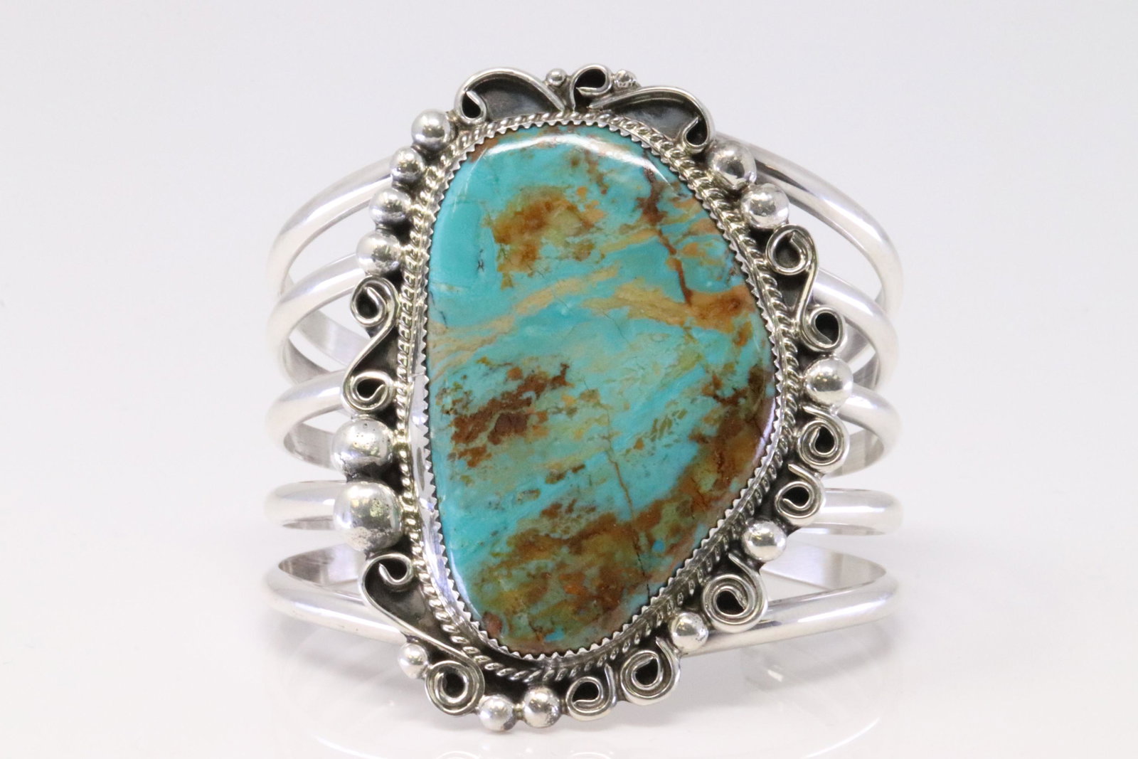 Native America Navajo Handmade Sterling Silver Turquoise Barcelet By Leslie Nez.: This is a Native America Navajo Handmade Sterling Silver Turquoise Barcelet By Leslie Nez.