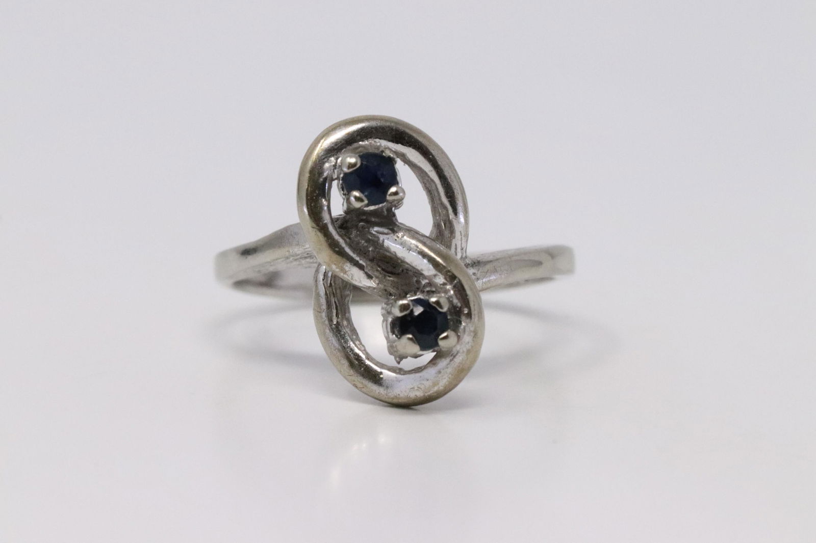 White Gold Vintage Sapphire Ring. (1 of 4)