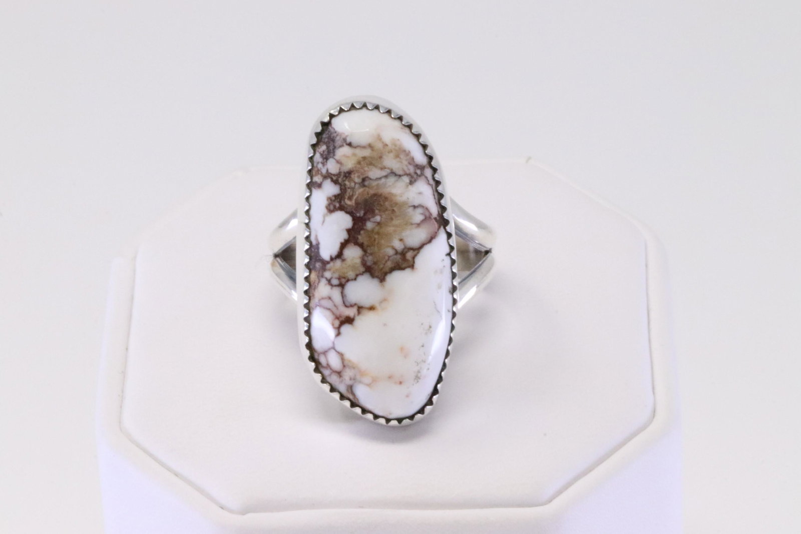 Native America Navajo Handmade Sterling Silver Wild Horse Ring By Leslie Nez.: This is a Native America Navajo Handmade Sterling Silver Wild Horse Ring By Leslie Nez. Ring size: 9.50.