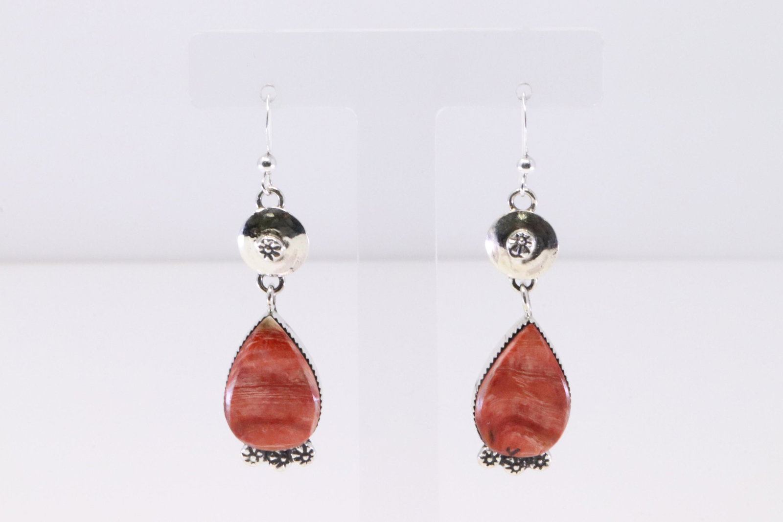 Native America Navajo Handmade Sterling Silver Spiny Oyster Dangling Earring's By Selina Warner.: This is a Native America Navajo Handmade Sterling Silver Spiny Oyster Dangling Earring's By Selina Warner.