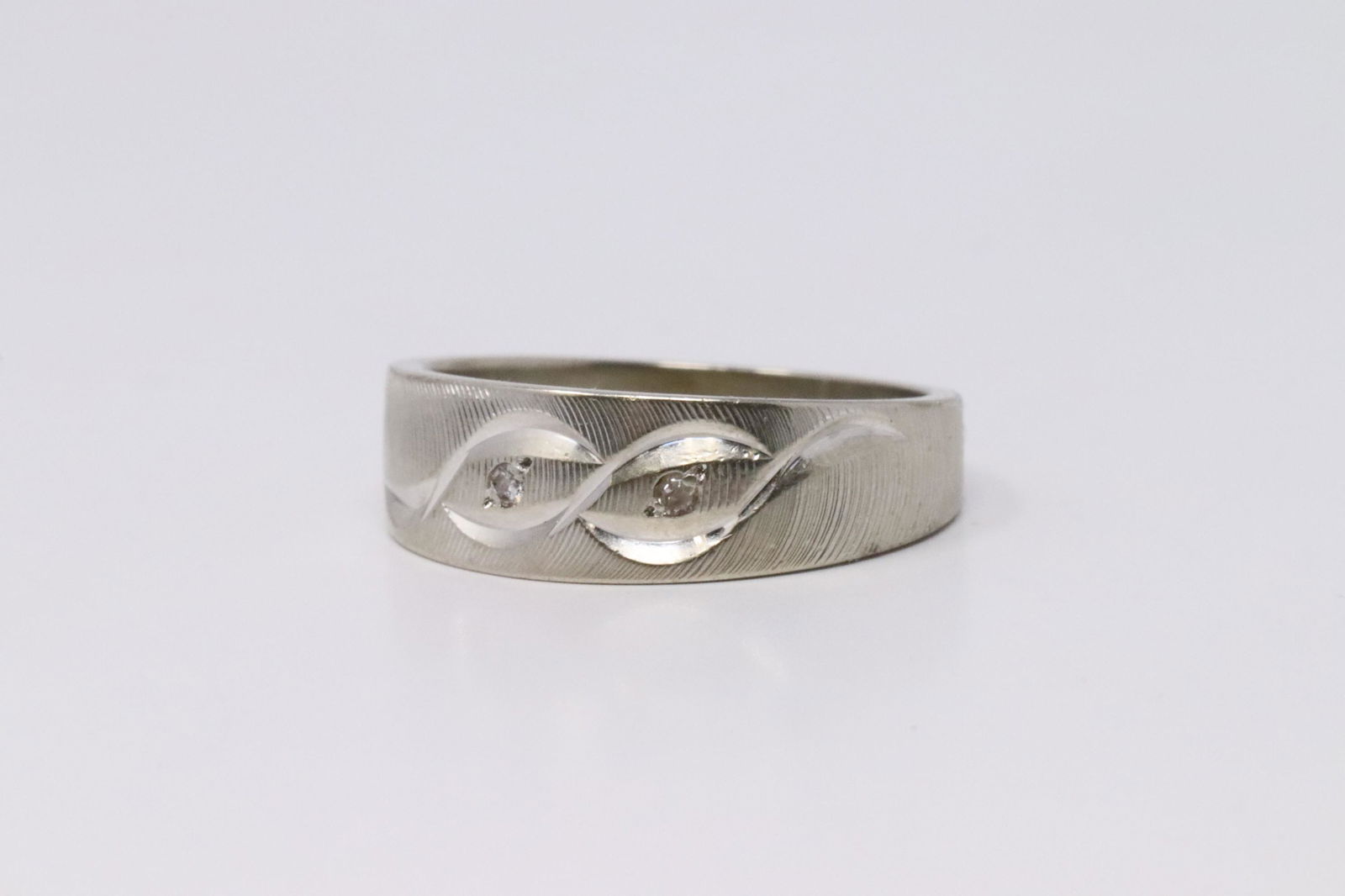 14Kt White Gold Diamond Band Ring. (1 of 4)