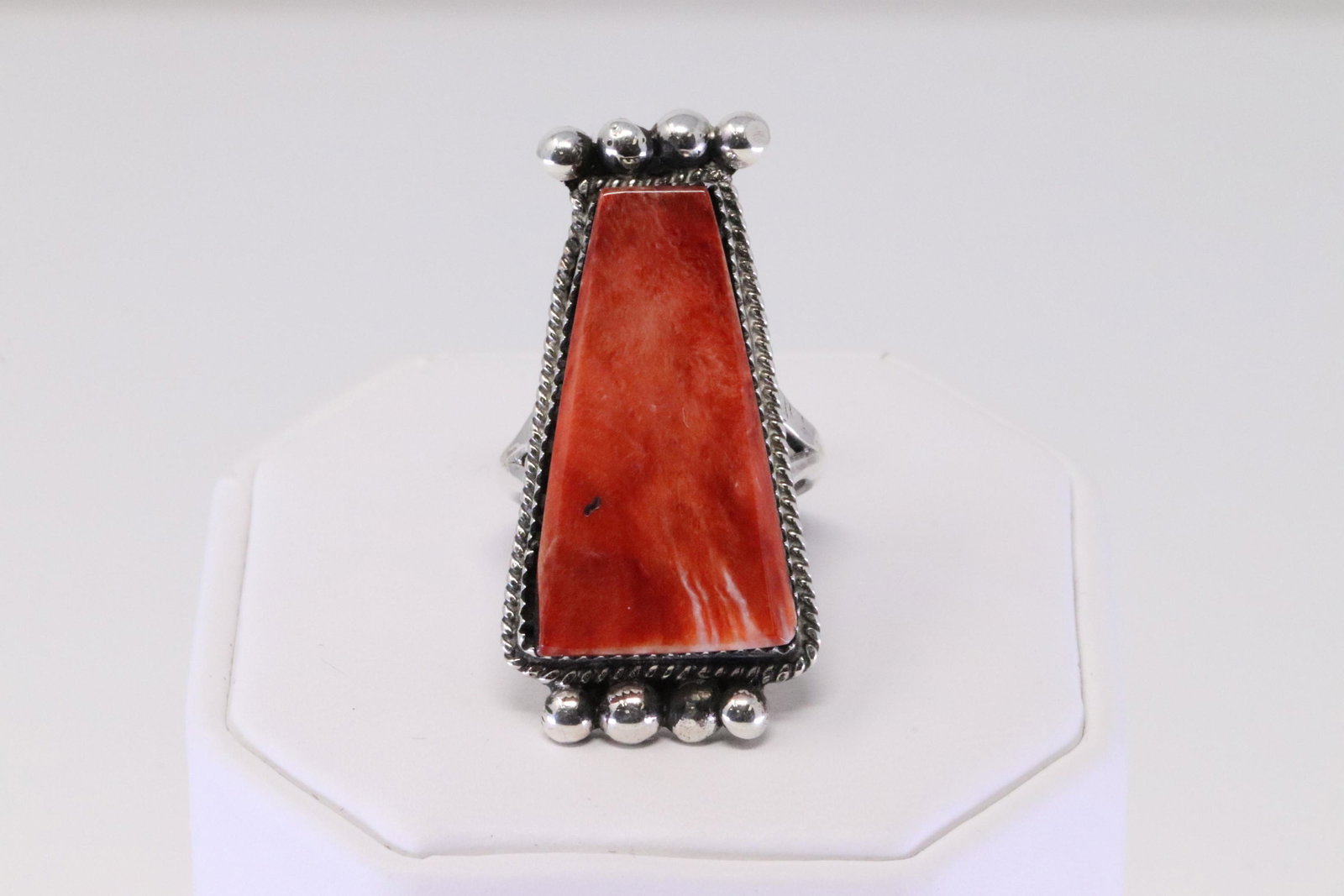 Native America Navajo Handmade Sterling Silver Spiny Oyster Ring By Selina Warner.: This is a Native America Navajo Handmade Sterling Silver Spiny Oyster Ring By Selina Warner. Ring size: 6.00.