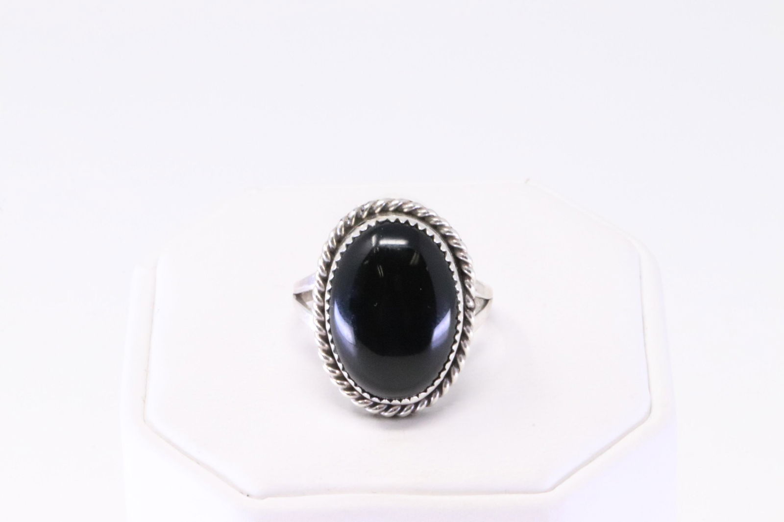 Native America Navajo Handmade Sterling Silver Black Onyx Ring. (1 of 4)