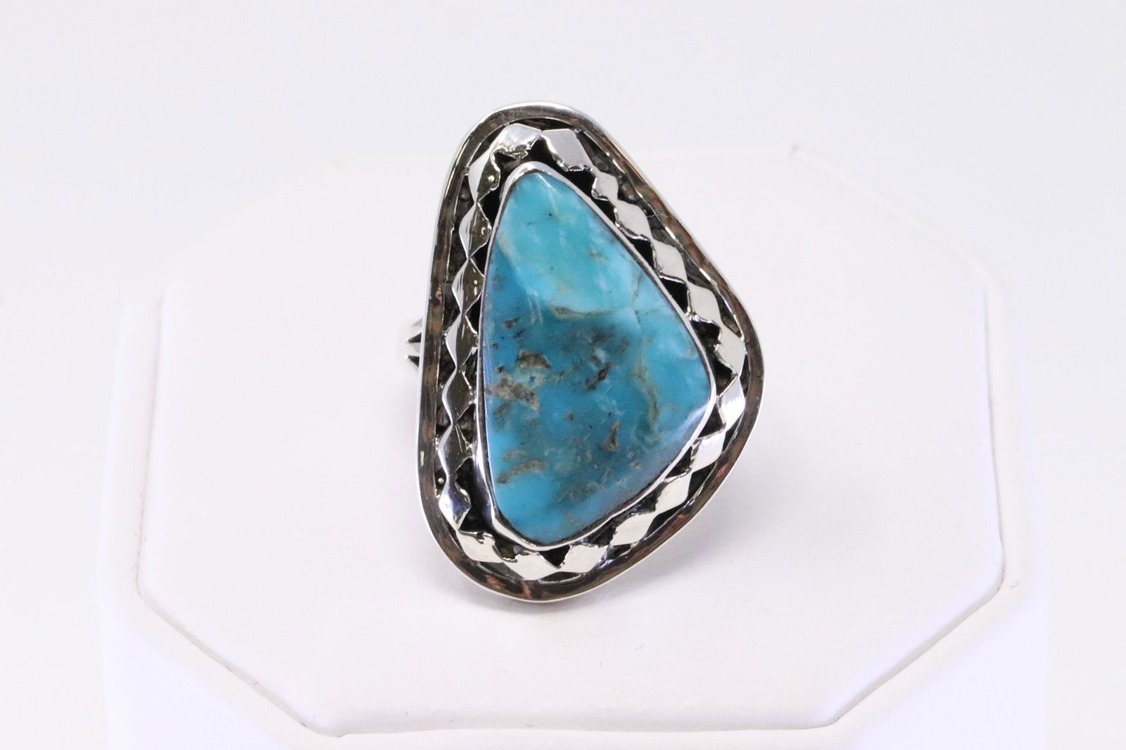 Native America Navajo Handmade Sterling Silver Turquoise Ring By Mike Smith.: This is a Native America Navajo Handmade Sterling Silver Turquoise Ring By Mike Smith. Ring size: 6.50.