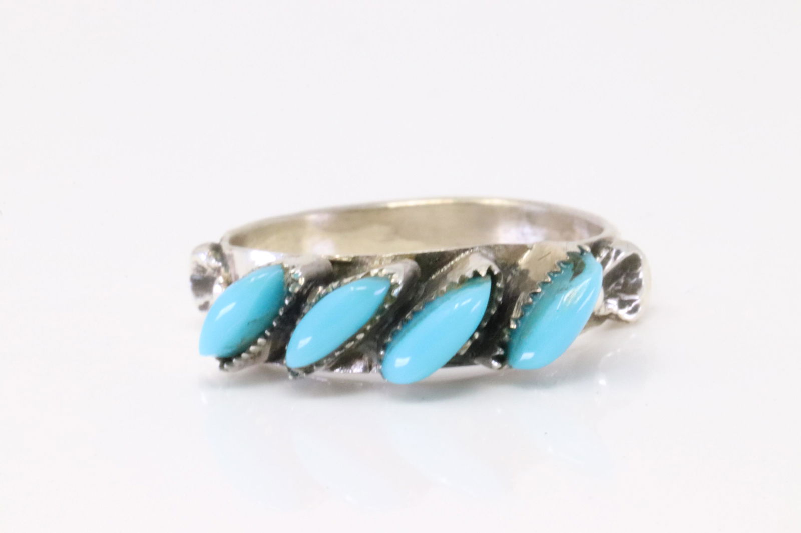 Native America Zuni Handmade Sterling Silver Turquoise Ring. (1 of 4)