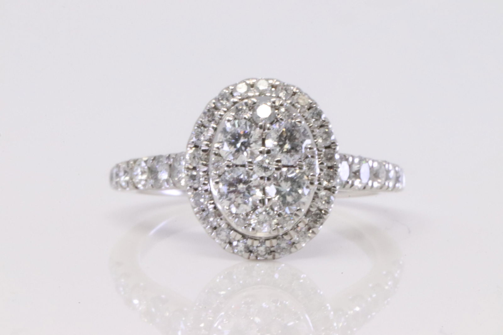 14Kt Gorgeous Diamond Ring (1 of 5)