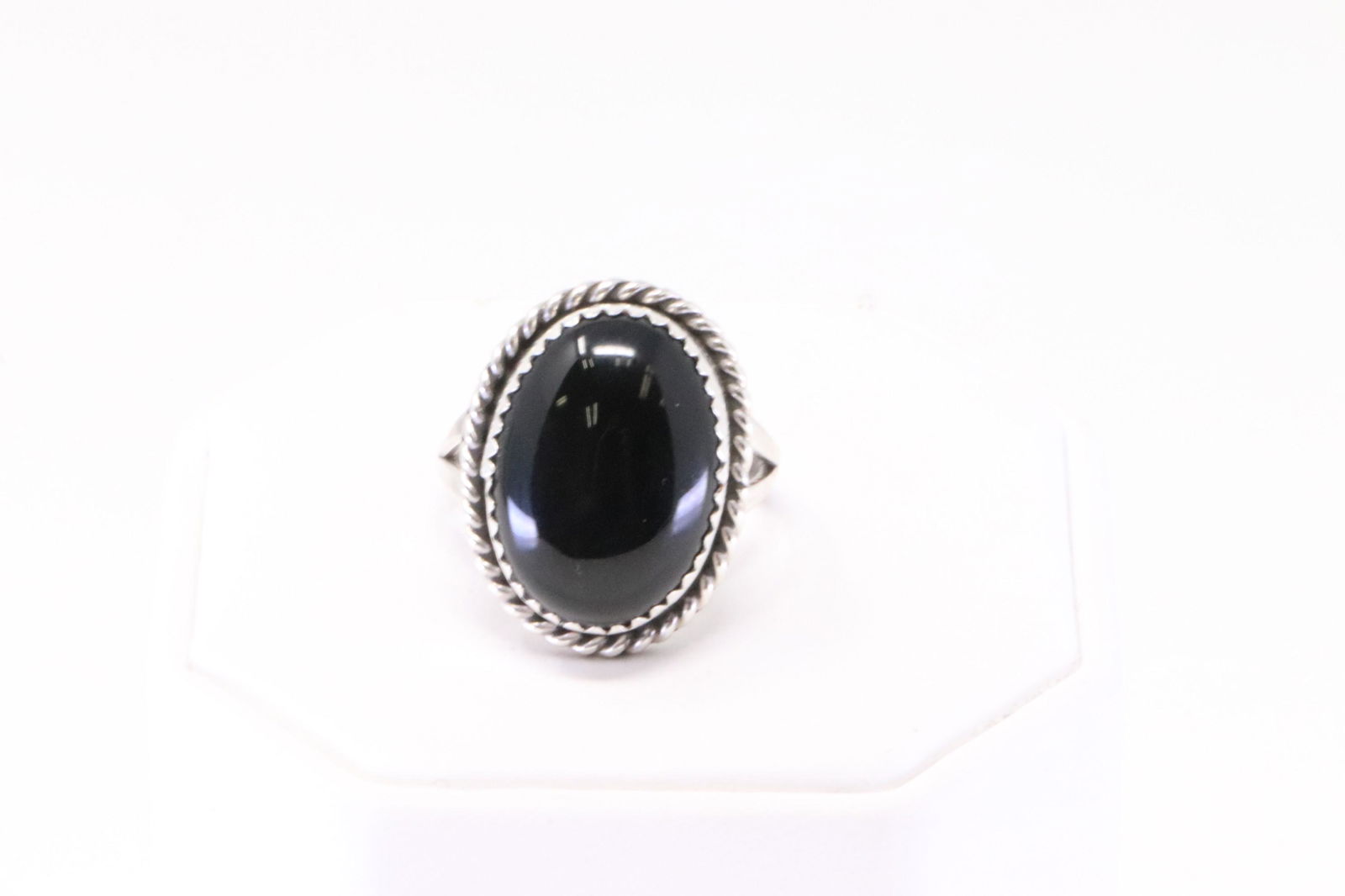 Native America Navajo Handmade Sterling Silver Black Onyx Ring. (1 of 4)