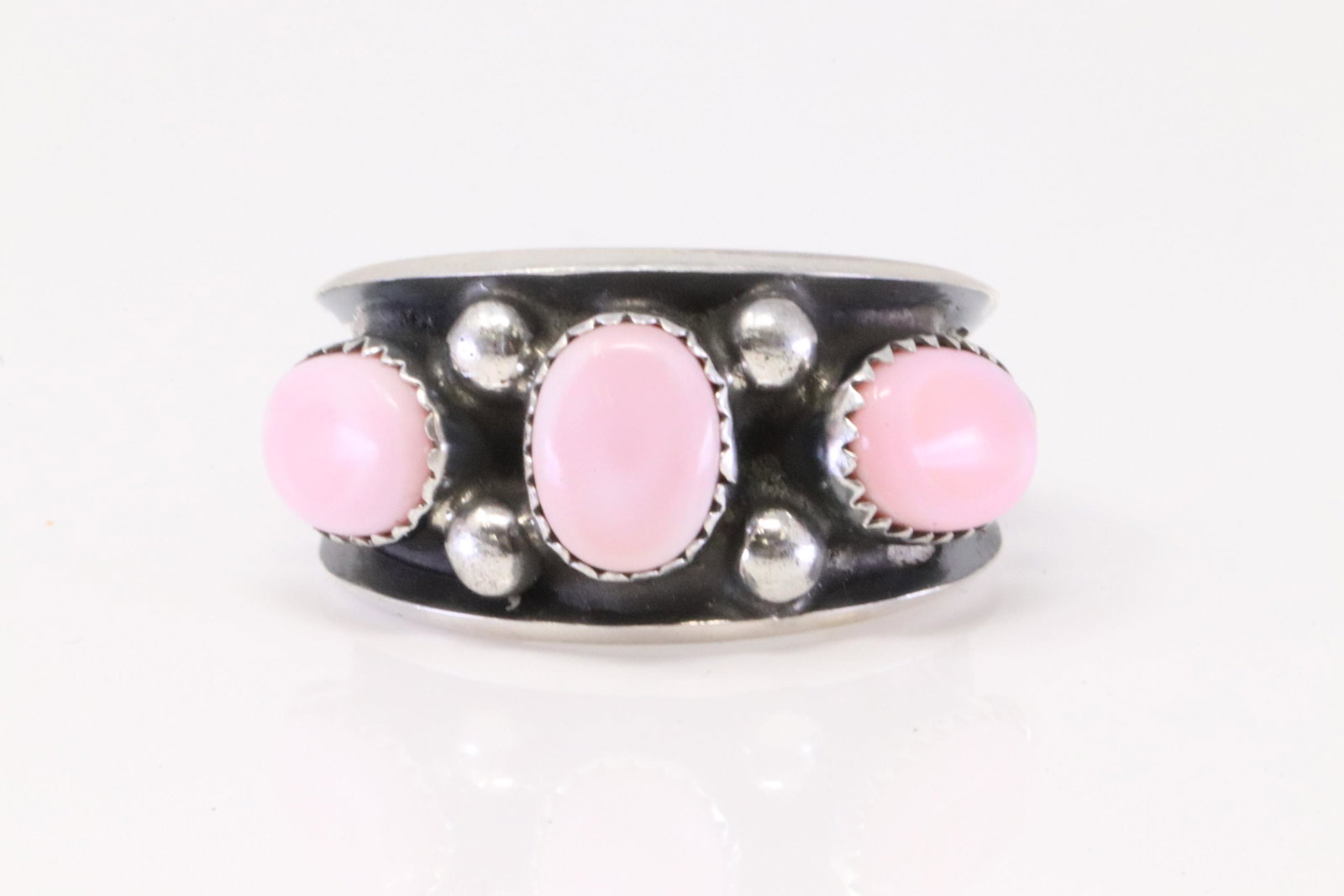 Native American Navajo Handmade Sterling Silver Pink Shell Concho Ring. (1 of 4)