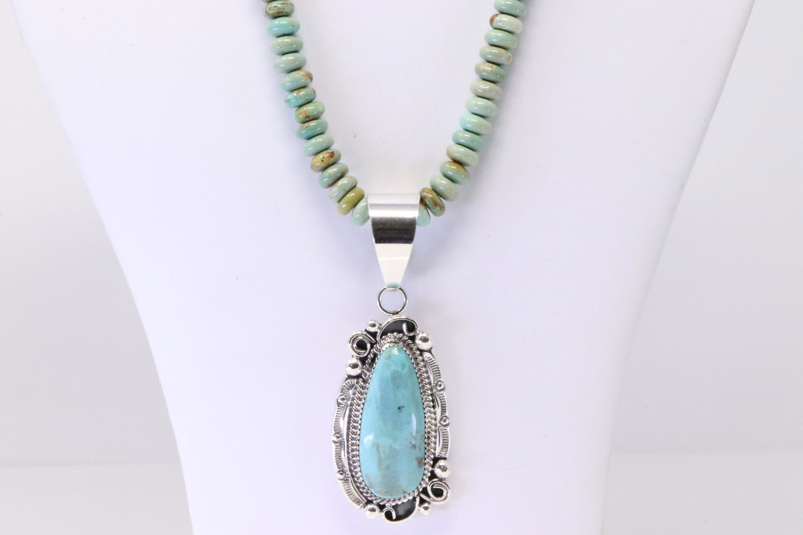 Native America Navajo Handmade Sterling Silver Turquoise Necklace & Pendant By Leslie Nez.: This is a Native America Navajo Handmade Sterling Silver Turquoise Necklace & Pendant By Leslie Nez. Necklace length: 16.00"