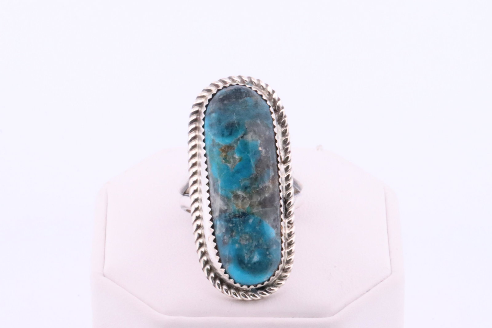 Native America Navajo Handmade Sterling Silver Turquoise Ring By Leslie Nez.: This is a Native America Navajo Handmade Sterling Silver Turquoise Ring By Leslie Nez. Ring size: 9.50.
