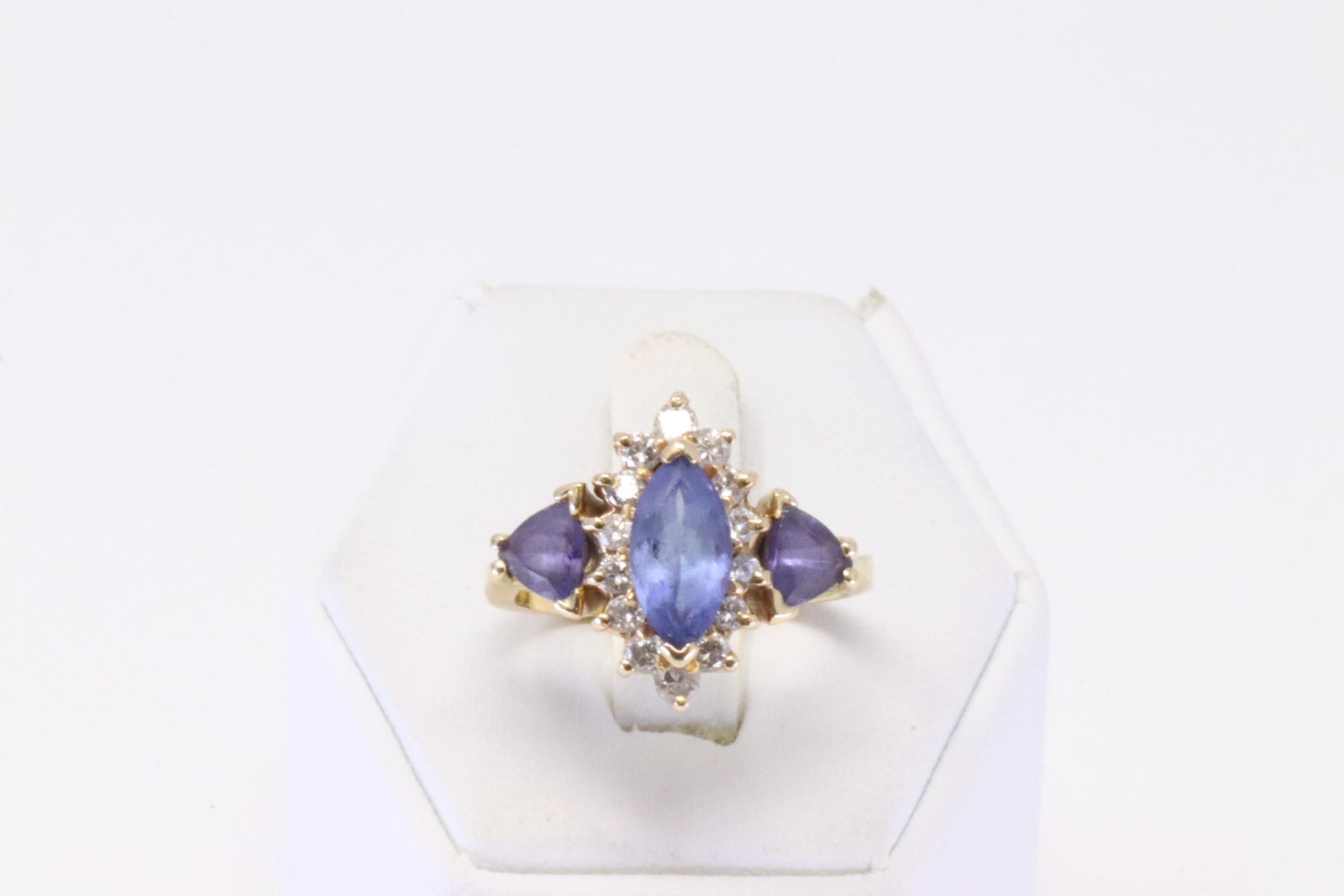 Tanzanite & Diamond Ring 10Kt. (1 of 4)