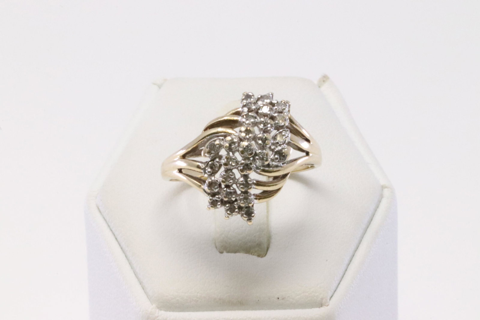 10Kt Yellow Gold Diamond Ring. (1 of 4)
