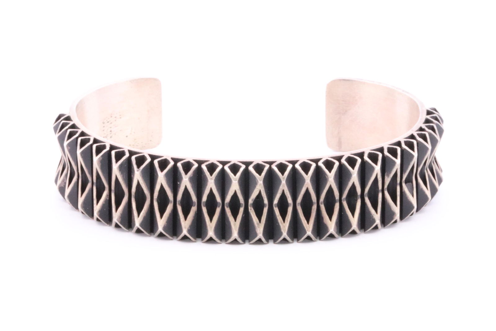 Native America Navajo Handmade Sterling Silver Cuff Bracelet By L.Tahe. (1 of 4)