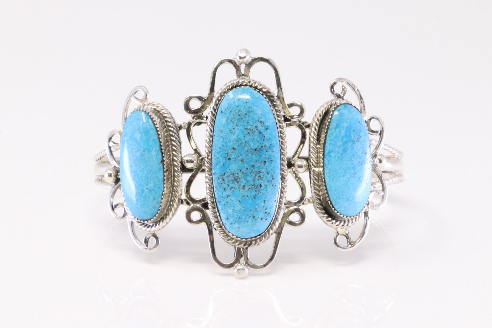 Native America Navajo Handmade Sterling Silver Turquoise Bracelet By Mike Smith.: This is a Native America Navajo Handmade Sterling Silver Turquoise Bracelet By Mike Smith.