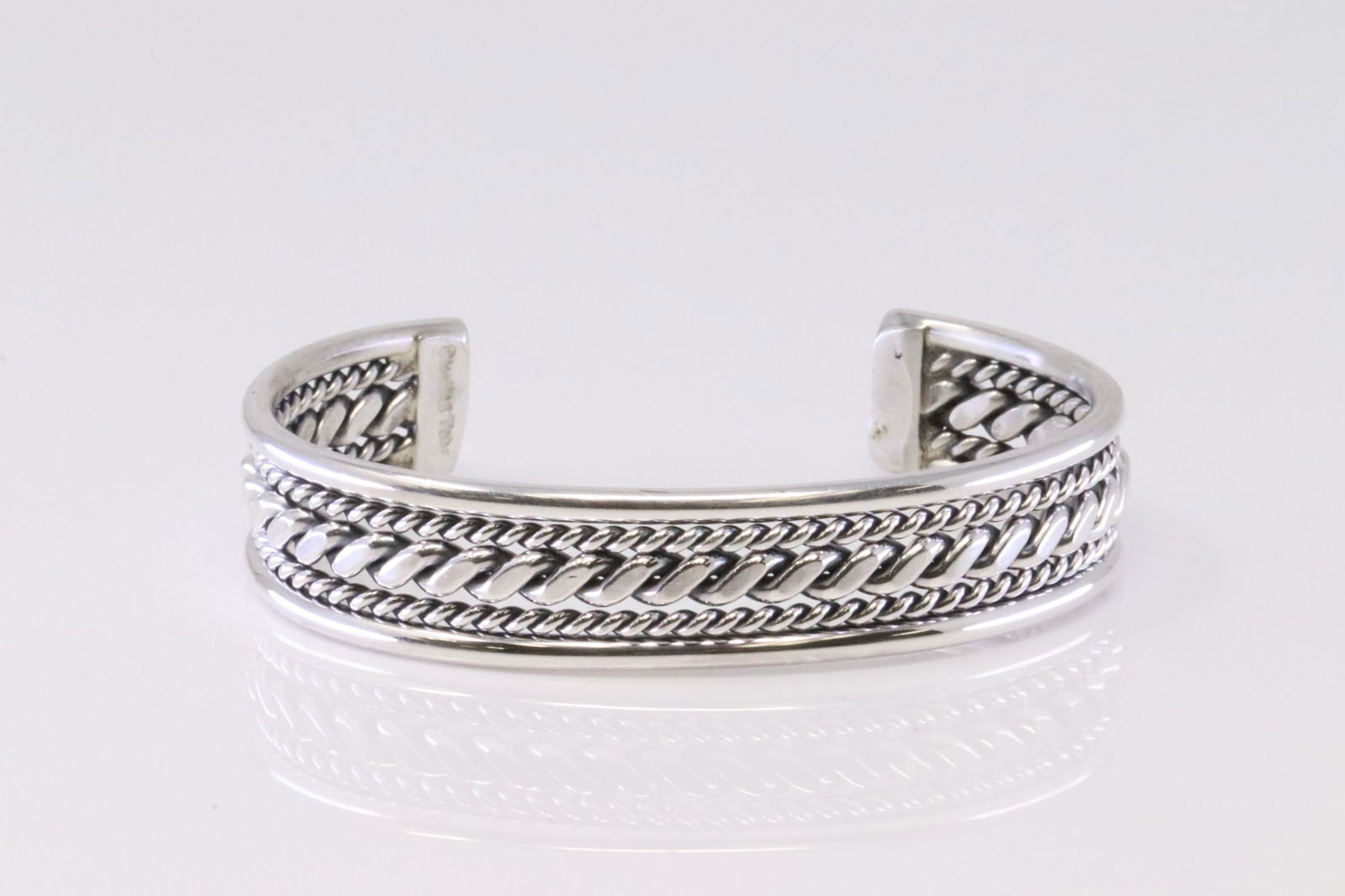 Native America Navajo Handmade Sterling Silver Bracelet Cuff By Elaine Tahe. (1 of 4)