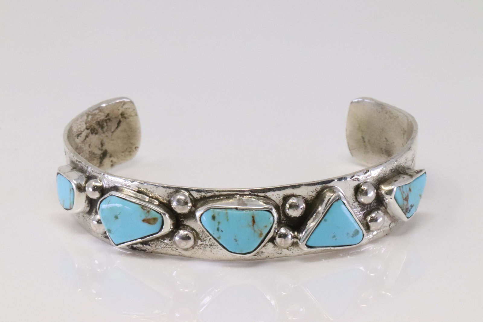 Native America Zuni Handmade Sterling Silver Turquoise Bracelet By Jude Candelaria.: This is a Native America Zuni Handmade Sterling Silver Turquoise Bracelet By Jude Candelaria.