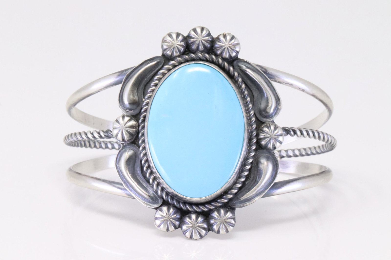 Native America Navajo Sterling Silver Turquoise Bracelet Cuff By Jeff James Jr.: This is a Native America Navajo Sterling Silver Turquoise Bracelet Cuff By Jeff James Jr.