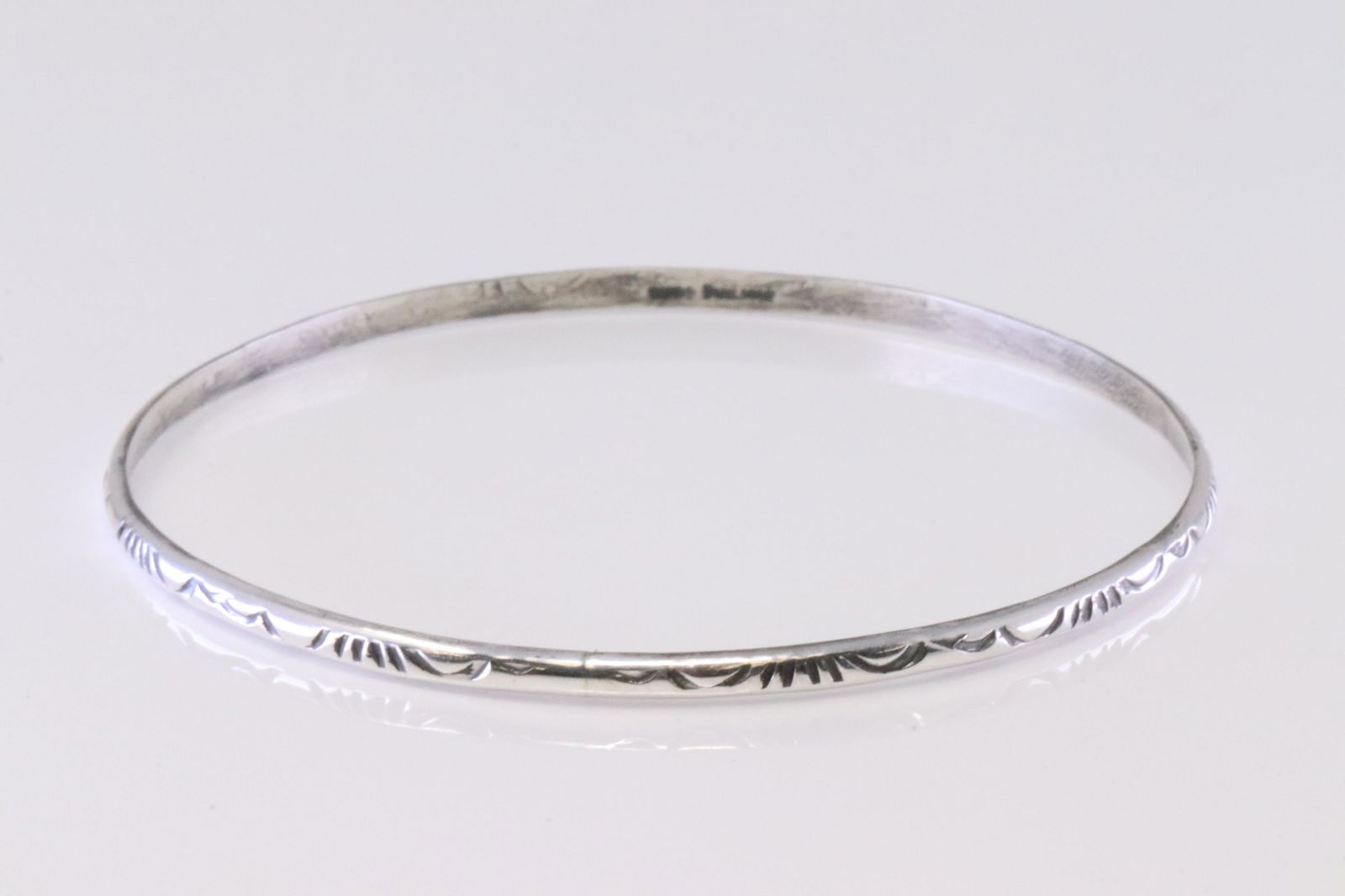 Native American Navajo Sterling Silver Bangle Bracelet By Elaine Tahe. (1 of 3)