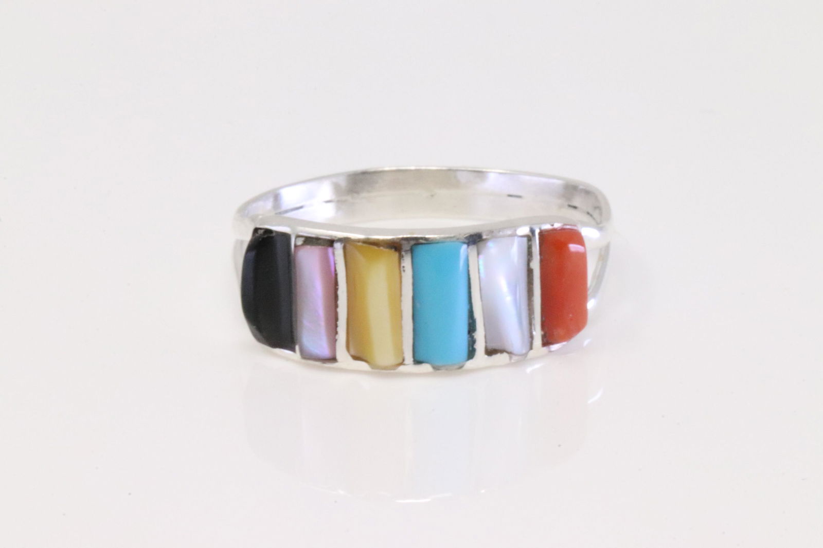 Native America Navajo Sterling Silver Multi-Color Stone Ring.: This is a Native America Navajo Sterling Silver Multi-Color Stone Ring. Ring size: 8.50.