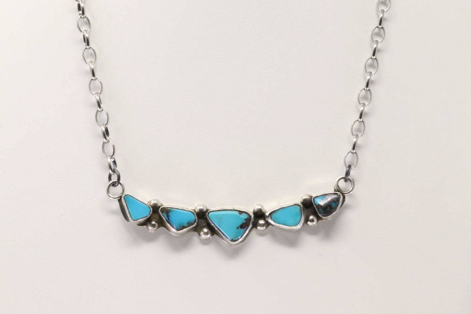 Native America Zuni Sterling Silver Kingman Turquoise Necklace By Jude Candelaria.: This is a Native America Zuni Sterling Silver Kingman Turquoise Necklace By Jude Candelaria. Necklace length: 16.00"
