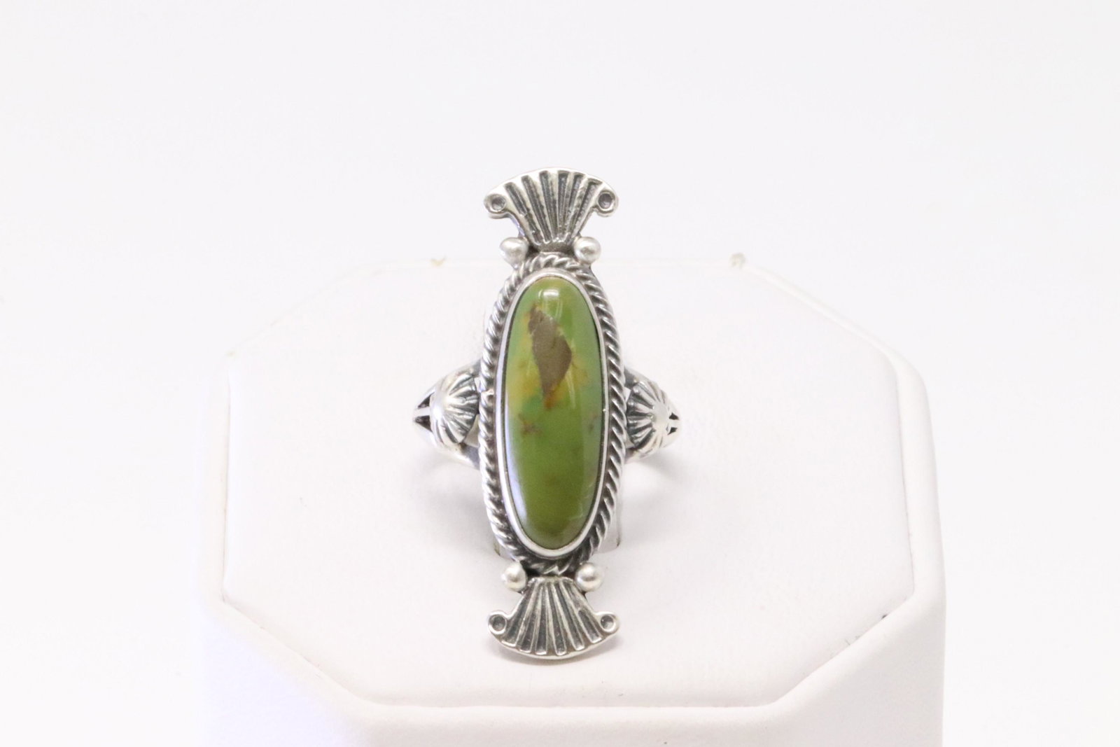 Native America Navajo Sterling Silver Turquoise Ring By Samuel Yellowhair.: This is a Native America Navajo Sterling Silver Turquoise Ring By Samuel Yellowhair. Ring size: 6.50.