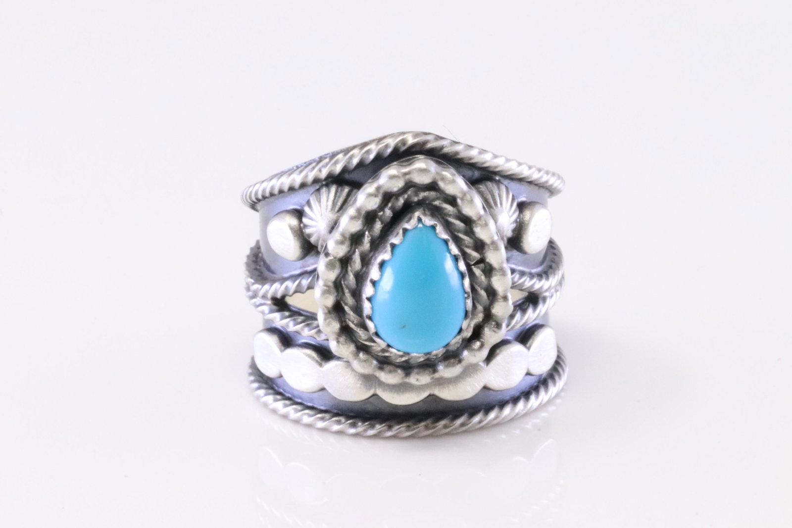 Native America Navajo Sterling Silver Turquoise Ring By Tom Lewis.: This is a Native America Navajo Sterling Silver Turquoise Ring By Tom Lewis. Ring size: 6.50.