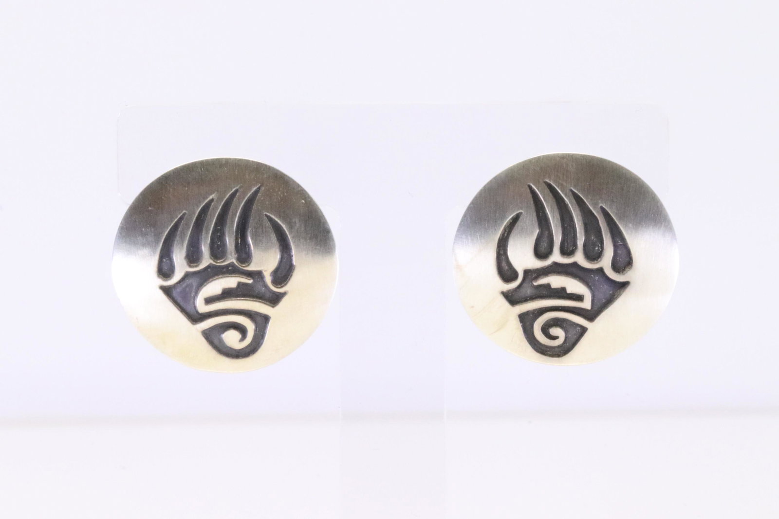 Native America Navajo Sterling Silver Bear Paw Post Earring's By Lester Gene.: This is a Native America Navajo Sterling Silver Bear Paw Post Earring's By Lester Gene.