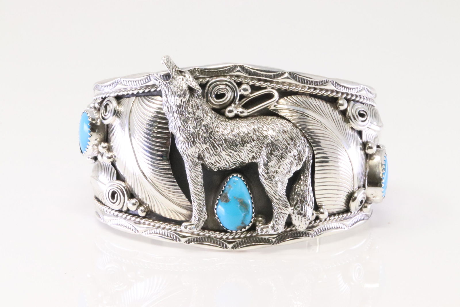 Native America Navajo Sterling Silver Turquoise Bracelet Wolf Casted D.M. (1 of 4)