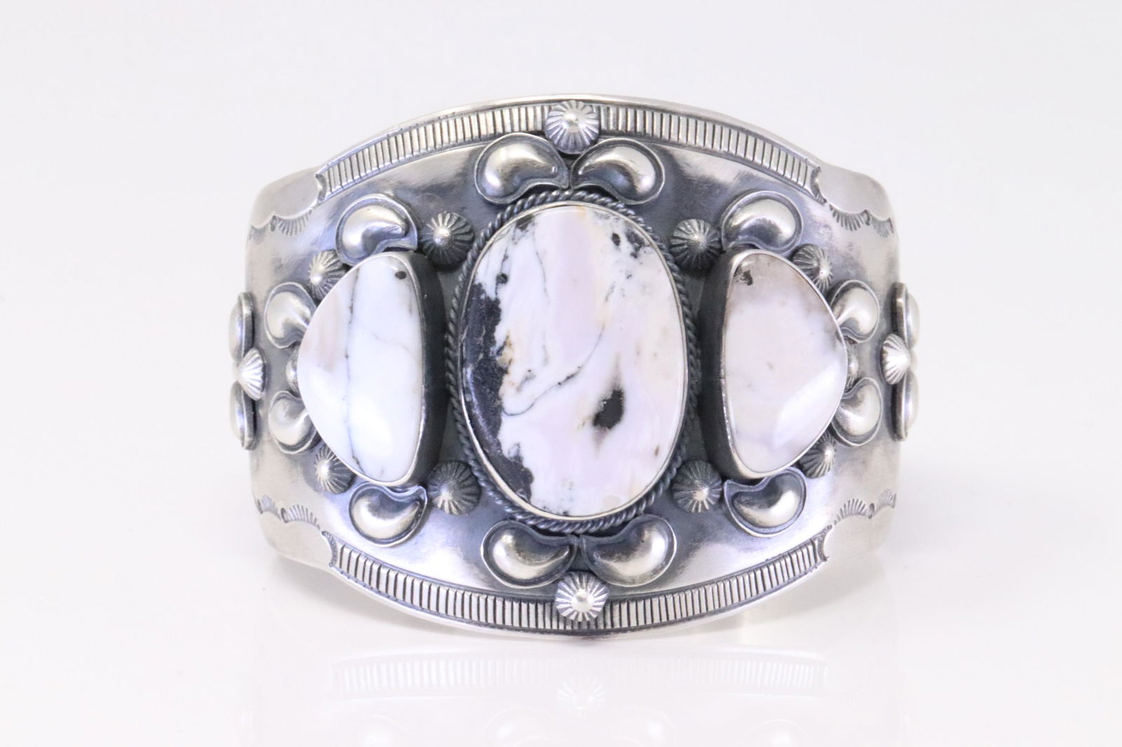 Native America Navajo Sterling Silver White Buffalo Bracelet Cuff By Errick. (1 of 4)