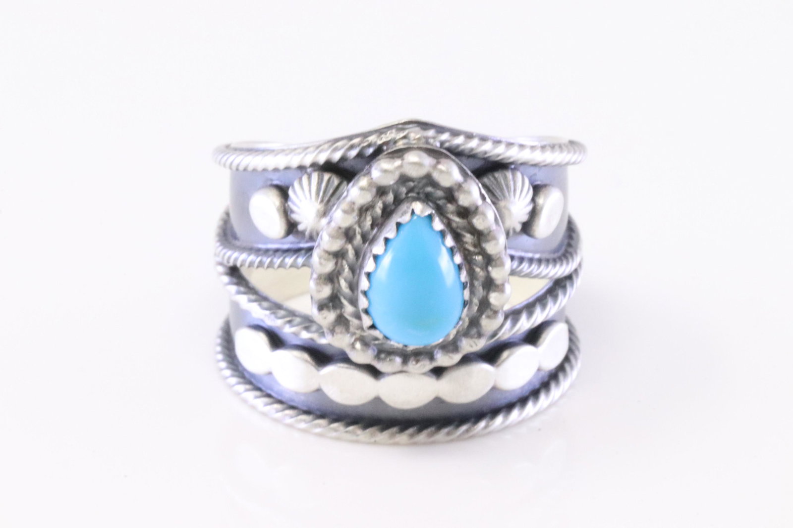 Native American Navajo Sterling Silver Turquoise Ring By Tom Lewis.: This is a Native American Navajo Sterling Silver Turquoise Ring By Tom Lewis. Ring size: 9.25.