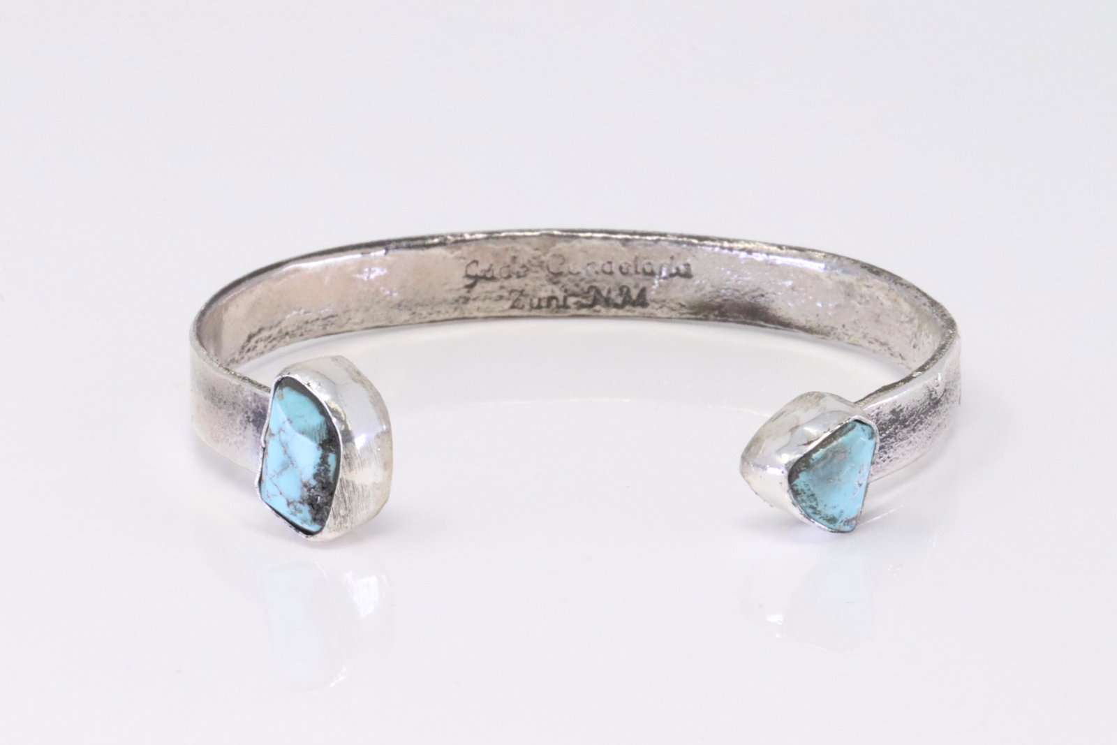 Native America Zuni Sterling Silver Kingman Turquoise Bracelet By Jude Calendaria.: This is a Native America Zuni Sterling Silver Kingman Turquoise Bracelet By Jude Calendaria.