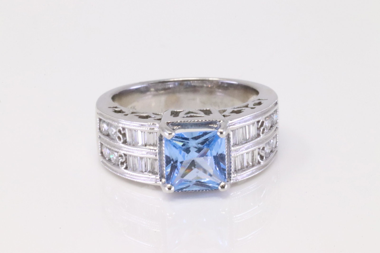 Blue Topaz & Diamond  Ring 14Kt. (1 of 4)