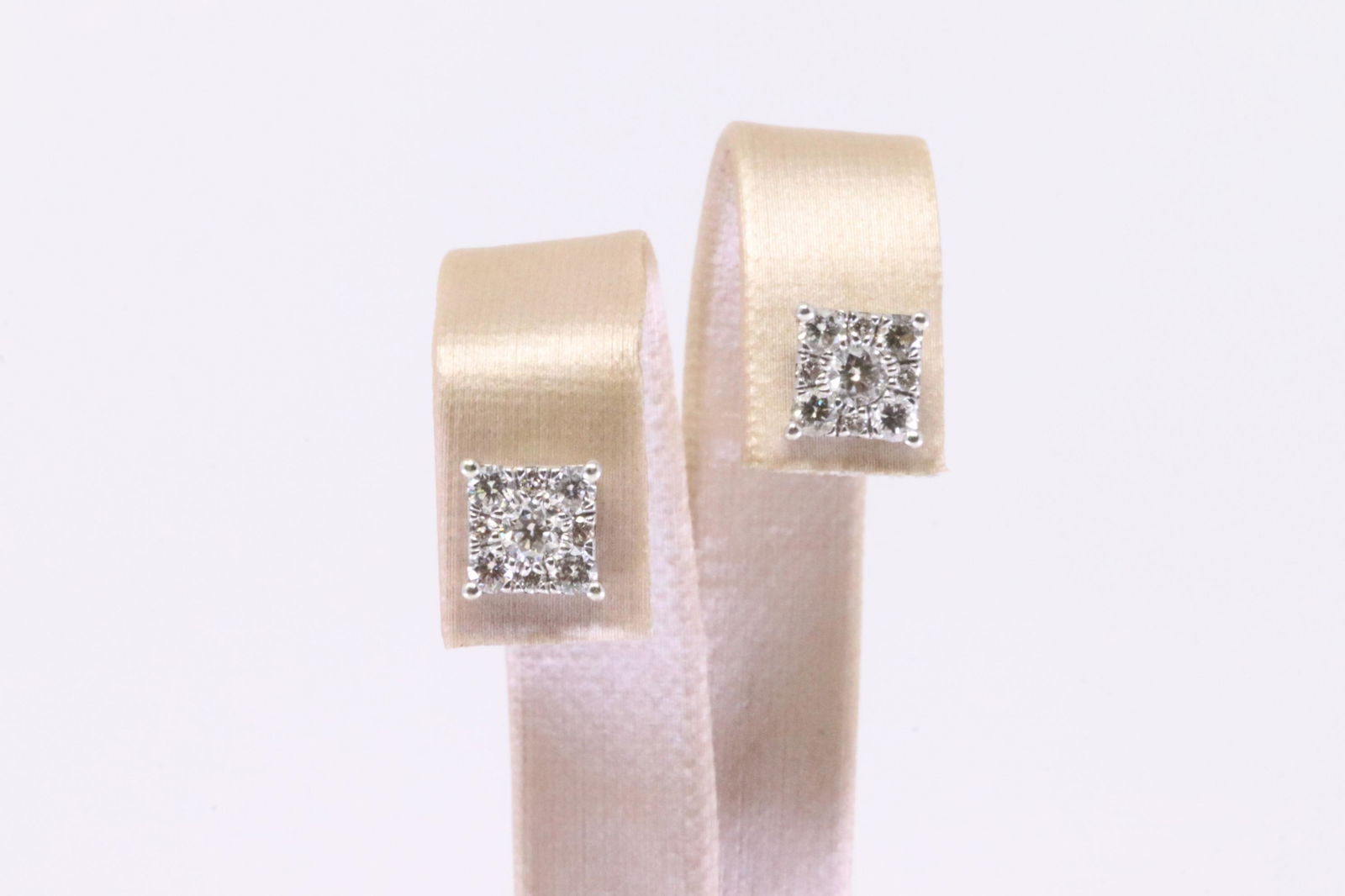 Diamond Stud Earring 14Kt.: 14Kt White Gold Stud Diamond Earring. Earring's has 18 round Brlliants Diamonds. Diamonds weight: 0.36 ctw Total weight: 2.30 Grams.