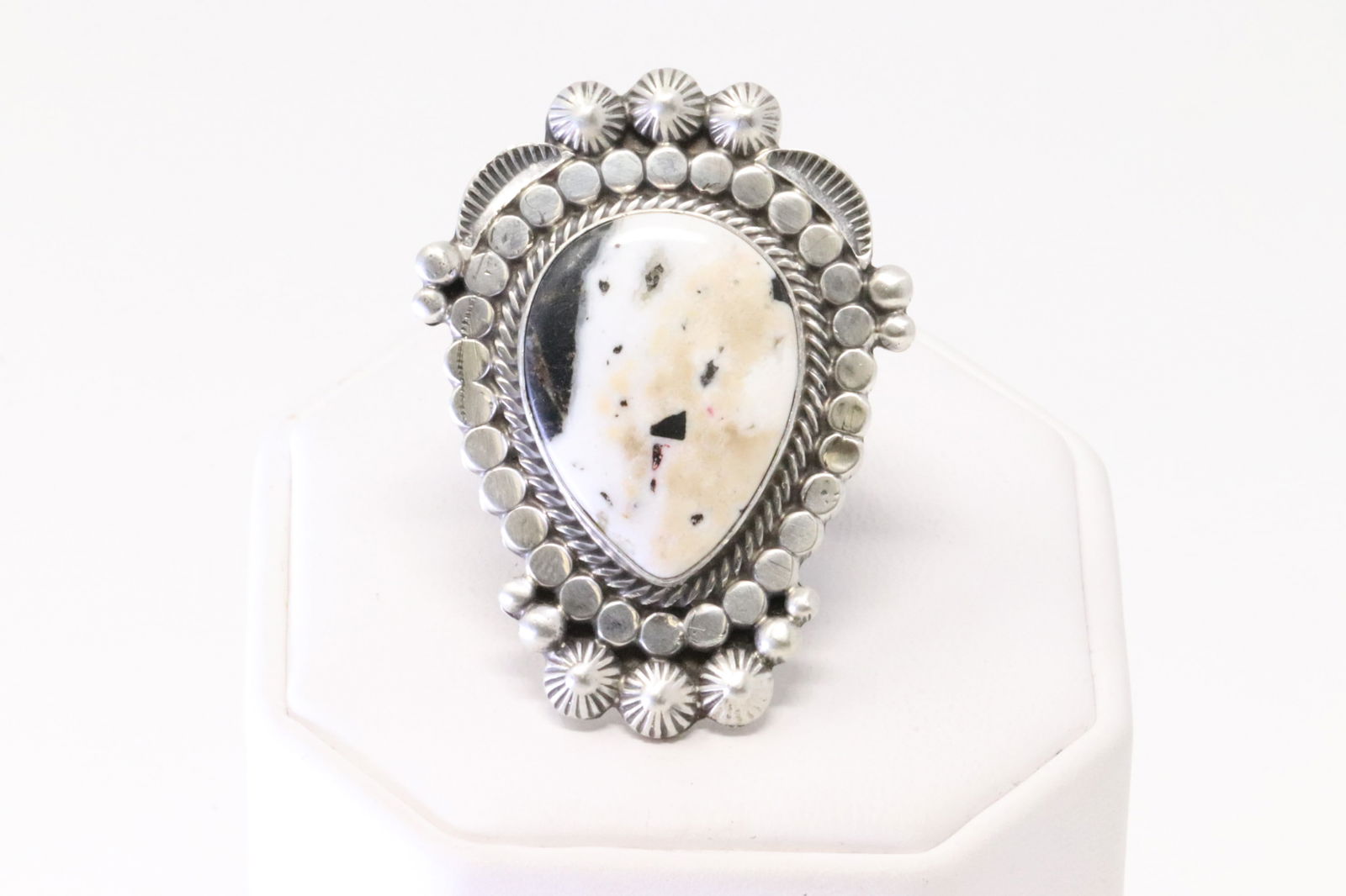 Native America Navajo Sterling Silver White Buffalo Ring By Tom Lewis. (1 of 4)