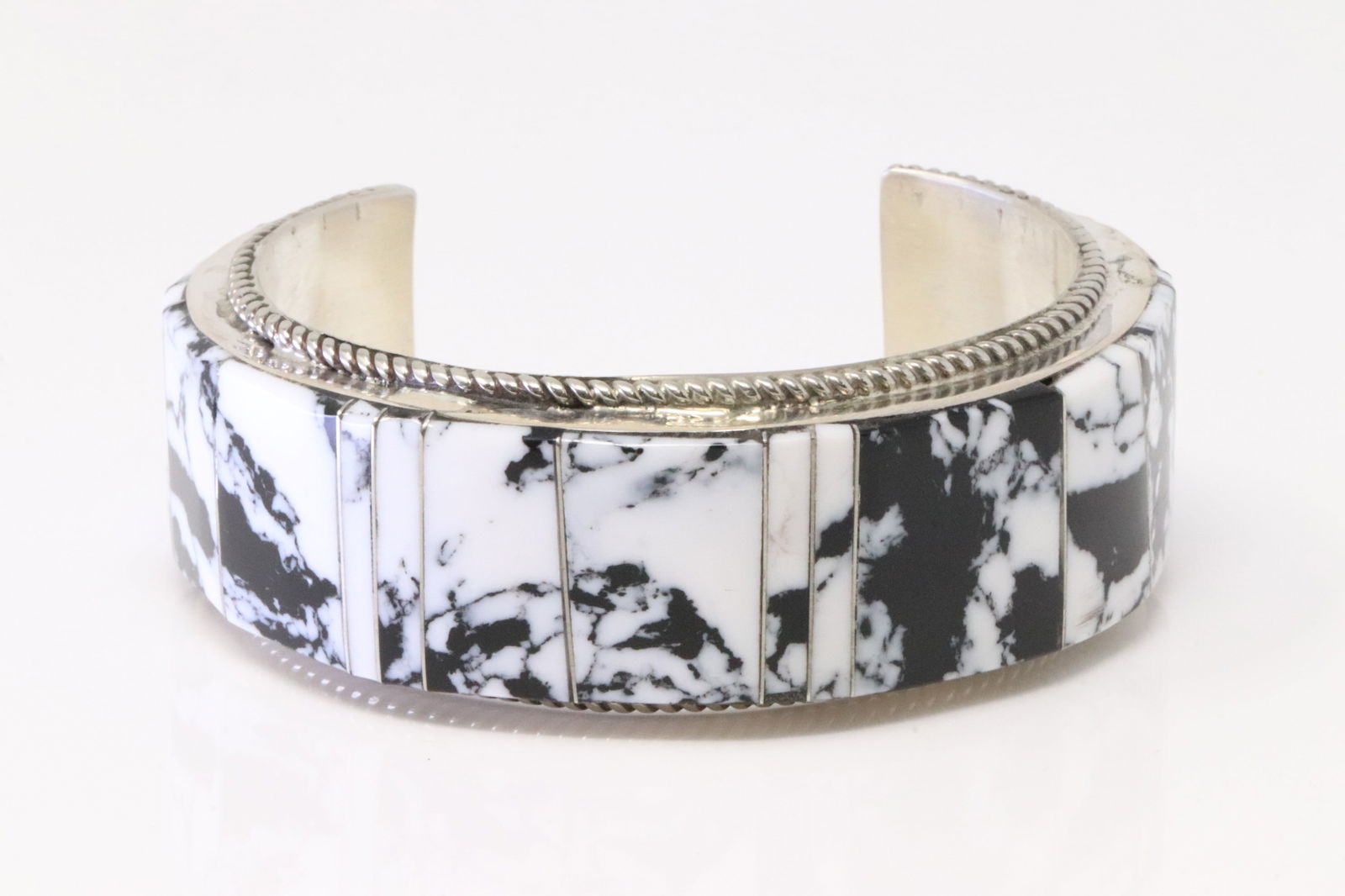 Native America Navajo Sterling Silver Synthetic White Buffalo Bracelet A.N. (1 of 4)