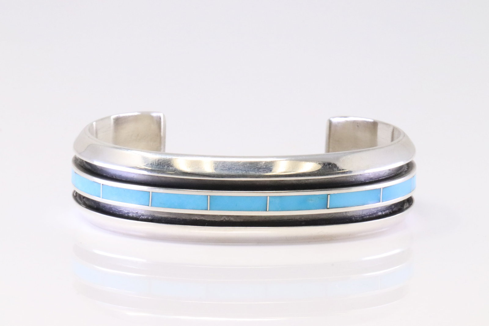 Native America Navajo Sterling Silver Turquoise Inaly Bracelet By Larry Loretto.: This is a Native America Navajo Sterling Silver Turquoise Inaly Bracelet By Larry Loretto.