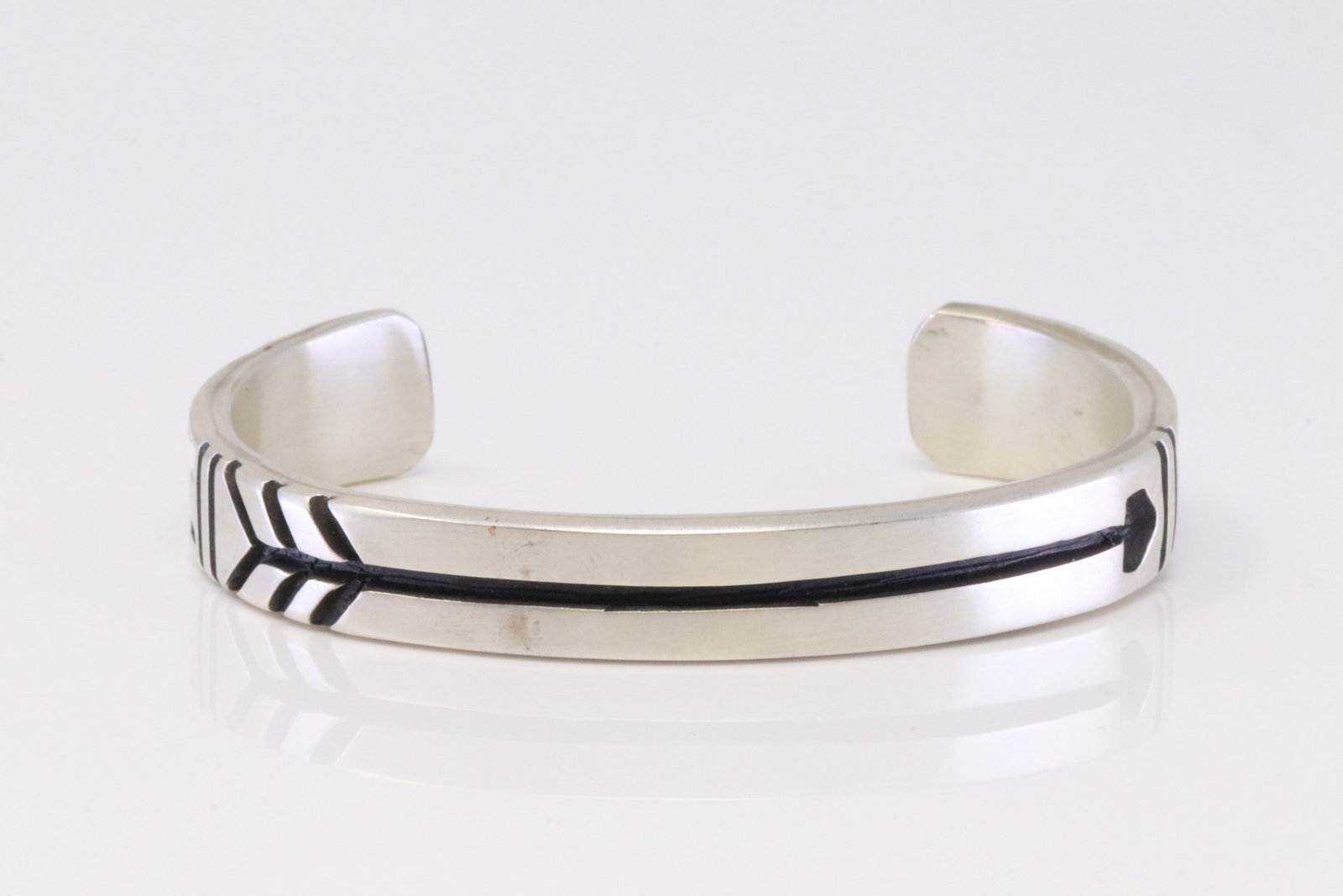 Native America Navajo Sterling Silver Solid Bracelet Cuff By J.Tahe. (1 of 4)