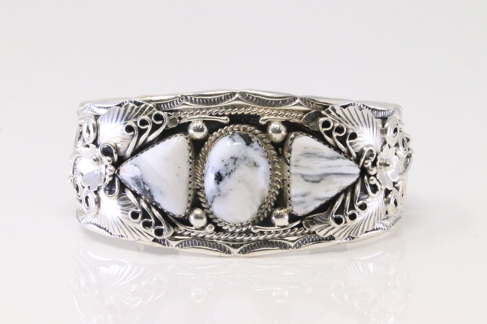 Native America Navajo Sterling Silver White Buffalo Bracelet Cuff By Davey Morgan. (1 of 4)