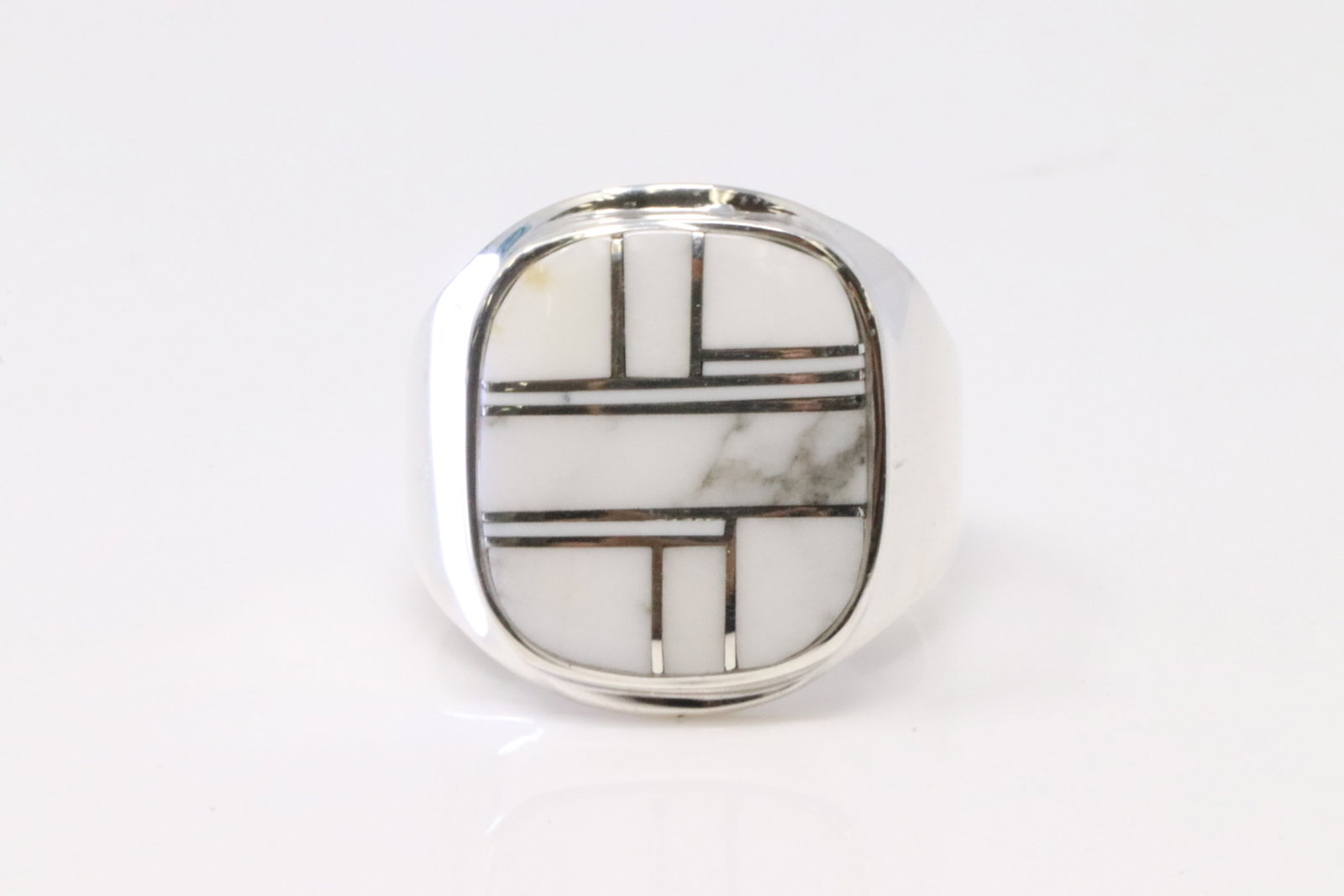 Native America Navajo Sterling Silver White Stone Inlay Ring By A.T. (1 of 4)