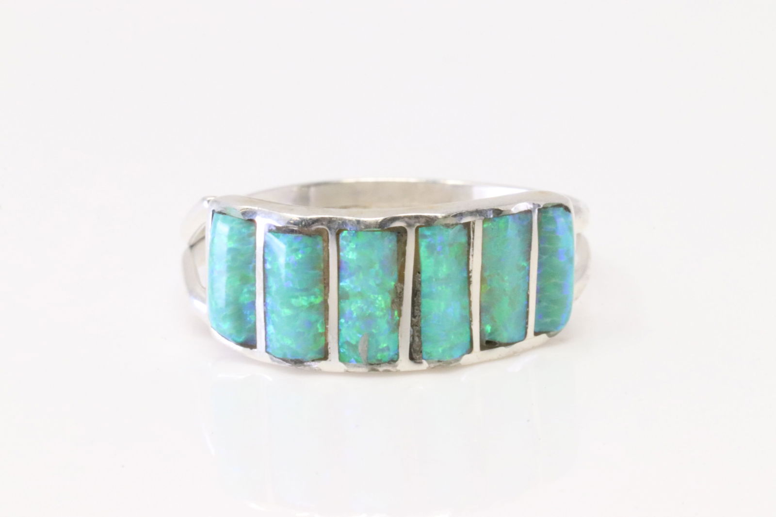 Native America Navajo Sterling Silve Synthetic Green Opal Ring. (1 of 4)
