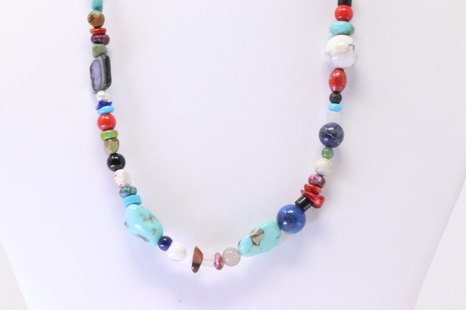 Native America Navajo Sterling Silver Multi-Color Necklace. (1 of 4)