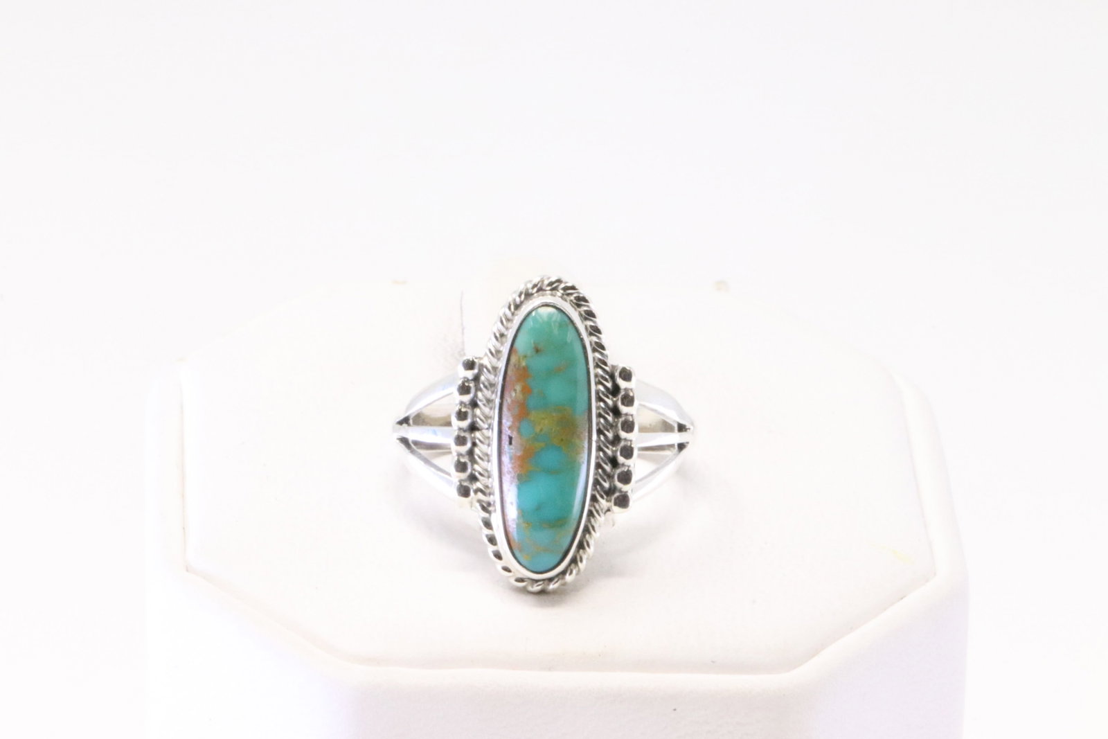 Native America Navajo Sterling Silver Turquoise Ring By Samuel Yellowhair.: This is a Native America Navajo Sterling Silver Turquoise Ring By Samuel Yellowhair. Ring size: 7.50.