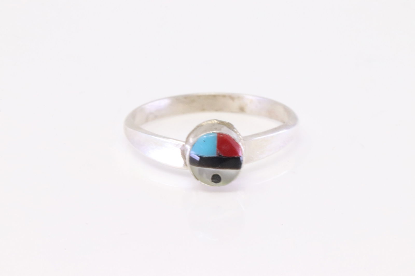 Native America Navajo Sterling Silver Multi-Color Ring.: This is a Native America Navajo Sterling Silver Multi-Color Ring. Ring size: 3.00.