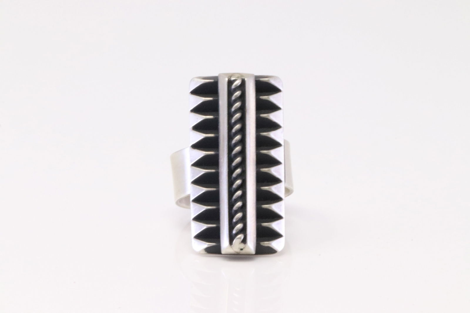 Native American Navajo Sterling Silver Ribbed Ring Adjustable By L.Tahe. (1 of 4)