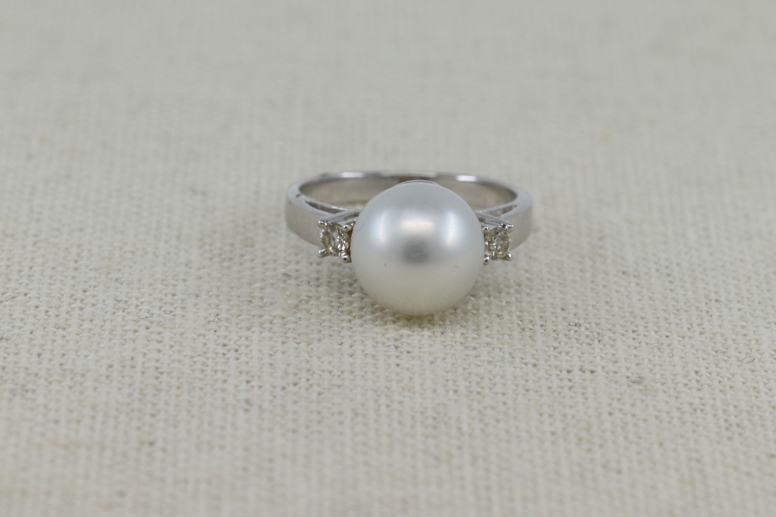 18Kt South Sea Pearl Ring w/ Diamonds (1 of 4)