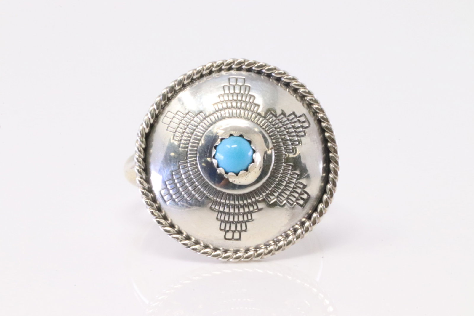 Native America Navajo Sterling Silver Turquoise Ring By Etta Larry.: This is a Native America Navajo Sterling Silver Turquoise Ring By Etta Larry. Ring size: 6.75.