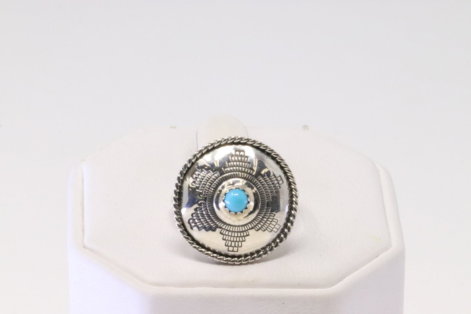 Native America Navajo Sterling Silver Turquoise Ring By Etta Larry.: This is a Native America Navajo Sterling Silver Turquoise Ring By Etta Larry. Ring size: 8.00.
