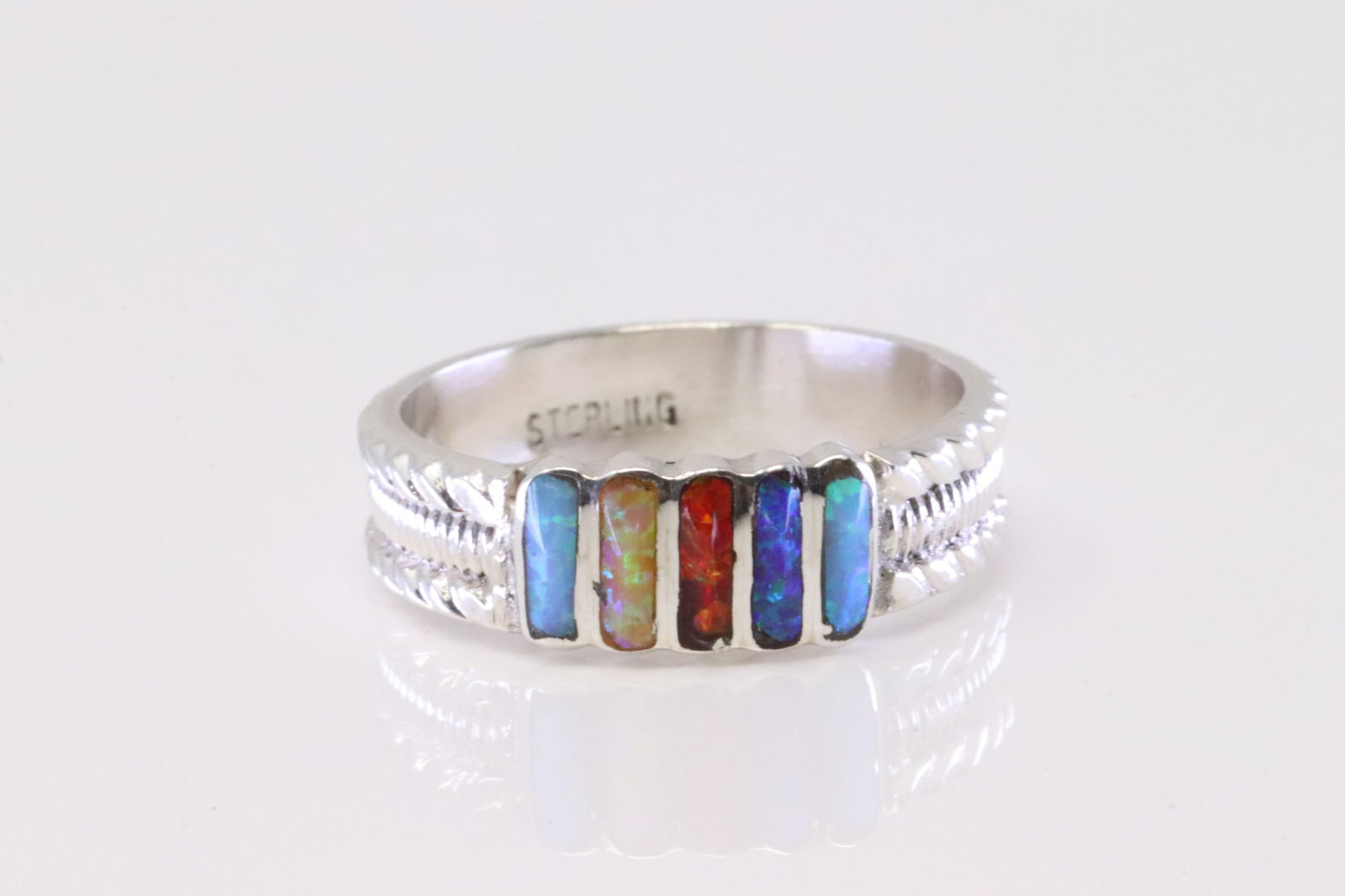 Native America Navajo Sterling Silver Multi-Color Ring.: This is a Native America Navajo Sterling Silver Multi-Color Ring. Ring size: 7.25.