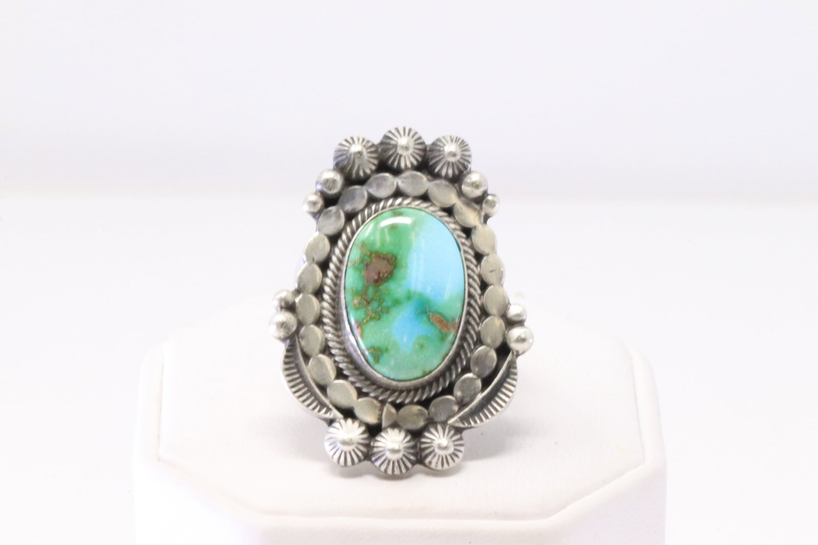 Native America Navajo Sterling Silver Sonora Gold Turquoise Ring By Tom Lewis.: This is a Native America Navajo Sterling Silver Sonora Gold Turquoise Ring By Tom Lewis. Ring size: 8.75.
