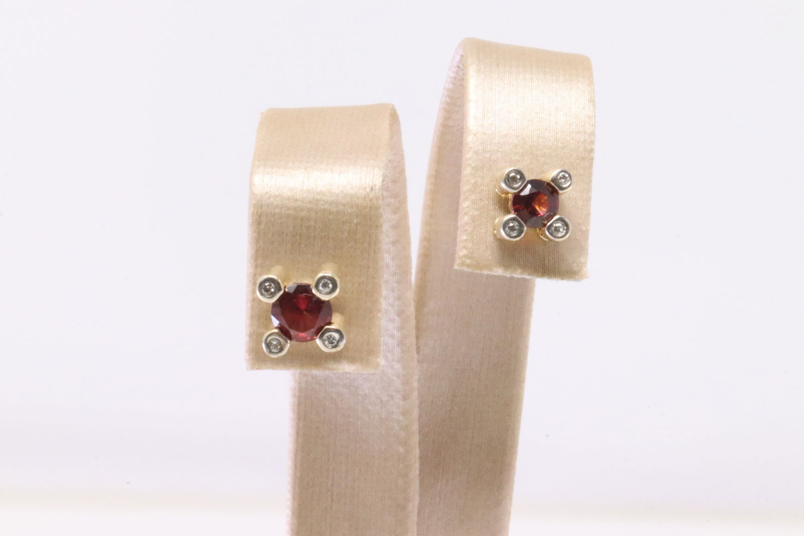 Garnet & Diamond Earring 14Kt. (1 of 4)